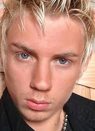 Cand calatoresti foarte mult cu avionul (si ceri mereu locul de la fereastra, sperand ca nu esti deasupra aripei), iti dai seama de la o vreme ca incepi sa recunosti locurile deasupra carora zbori. Un Brazilian Blond Cu Ochi Albastri S A Transformat In Coreean Ziarul National