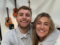 Suzan & Freek delen emotionele boodschap na diagnose Freek. Lees meer op 112VDG.nl