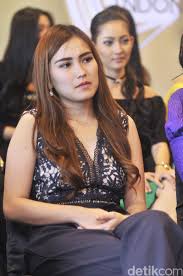 Umur 22 tahun) adalah seorang penyanyi dangdut berkebangsaan indonesia. Detikhot On Twitter Mostpopular Ayu Ting Ting Persulit Enji Ketemu Anak Kpai Siap Turun Tangan Https T Co Pmsi1espkv