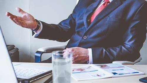 Mơ thấy cấp tr&ecirc;n: Tăng lương thăng chức hay mất m&aacute;t tiền bạc?