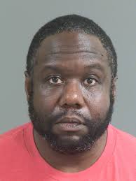 Photos of Darius Seay, who shot and killed his wife, her father, and her  brother at a home in North Charleston, South Carolina before later killing  himself after being confronted by police : r/masskillers