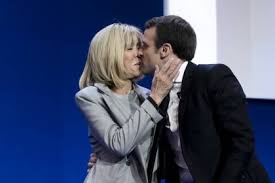 While brigitte macron, 64, and emmanuel macron, 39, have a large age difference, their love story has the makings of an unconventional yet perfect political fairy tale. Frankreichs Prasident Macron Heiratete Seine Lehrerin Bildderfrau De
