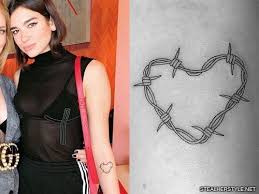 She has a pretty cool collection! Dua Lipa Di 12 Tatuaggi E Significati Ruba Il Suo Stile Tattoos Celebrity Tattoos Women 12 Tattoos