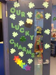 Patrick's day door hanger diy project is simply adorable! Classroom Decor For St Patrick S Day Ideas Which You Must Do This Year Collagecab