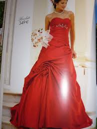 Je veux trouver une belle robe pour une soirée ou élégante pas cher ici robe de mariée chez tati. Idee De Mariage Robe De Mariee Noire Et Blanche Tati