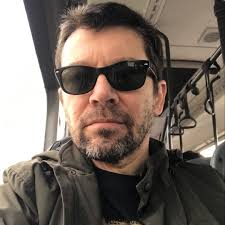 Peña Restringida en mi casa “La Matriz Musical” Exposición de instrumentos  y recorridos por el taller de Luthier. Luego su cotelé... y concierto  acústico con los LSD. mañana DOMINGO 21 JULIO Desde