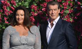 Pierce brosnan (honorary) obe (born may 16, 1953) is an irish american film actor and producer. Pierce Brosnan Metoo Bewegung Ist Wichtig Diepresse Com
