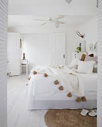 Sont ceux qui respectent ces principes et qui parviennent à être à la mode en même temps. 15 Idees Deco Pour Creer Une Deco Bord De Mer Shake My Blog Deco Chambre Blanche Decoration Chambre Blanche Idee Chambre