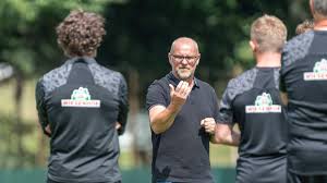 Vor dem aufeinandertreffen am sonntag haben eintracht frankfurts trainer adi hütter und mussten sich am freitag mit kommentaren aus frankfurt auseinandersetzen: Qzmz50q2ahw73m