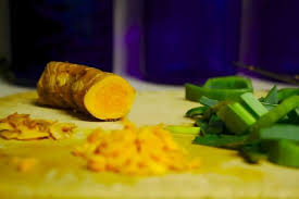 Melange De Curcuma Gingembre Avec Lait De Coco Un Rituel Ayurvedique Revolutionnaire Curcuma Bienfaits Curcuma Alimentation