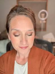 Fall makeup look ideas with coral eyeshadow