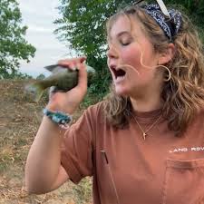 Welcome back Horn-Nation to WaHornWa Wednesday!! This will be the first (of  many 😆) introductions of the horns during game weeks. This game against  URichmond, we will be introducing Emma Swartz!! Hey