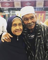 Beliau juga merupakan isteri kepada pengarah, m. 23 Artis Veteran Berangkat Kerjakan Umrah Hiburan Mstar