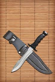 Z a la a referencia: Cuchillo Con Mango Negro De Madera Con Imagenes De Un Escorpion En El Mango Y La Hoja Sobre Un Fondo Blanco Fotos Retratos Imagenes Y Fotografia De Archivo Libres De Derecho Image