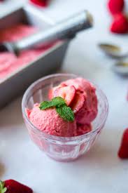 4 ing strawberry frozen yogurt