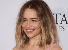 So, here's a simple hairstyle for medium hair that requires less than five minutes but still takes inspiration from that gorgeous look. 32 Best Haircuts For Medium And Shoulder Length Hair Purewow
