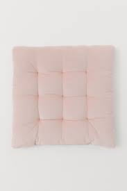 Galette De Chaise En Velours Rose Clair Home All H M Fr En 2020 Galette De Chaise Velours Rose Coussins De Siege