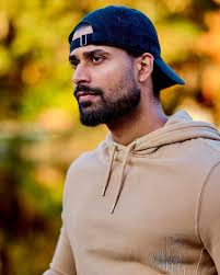 After hours 📸 @_allis_photography . . . . . . . . . . . . #instagram  #photography #fashion #lifestyle #model #beauty #photoshoot #fashionstyle  #instafashion #streetstyle #outfitoftheday #fashionblogger #outfits #pose  #influencer #ootdfashion #