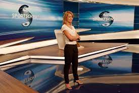 Fußball, ein „sport für heterosexuelle jungs. Jessy Wellmer Lost Reinhold Beckmann Als Moderatorin Ab Fotografie Report Sportschau Sport Studio Universitat Der Kunste