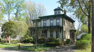 Top 10 Picture Dictionaries About Architecture These houses were 'more glass than wall' as the design style moved away from protective requirements to instead make use of glasses ability to flood.