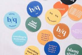 Mencari software desain grafis atau pengedit foto yang bagus? 8 Inspirasi Desain Grafis Neo Minimalisme Yang Sedang Tren Di Dunia