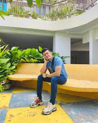 Buat hal lagi, personaliti media sosial hafiz mahamad kembali mengundang kecaman netizen apabila dia tampil dengan sebuah video baharu yang melibatkan tiga orang barisan petugas hadapan (frontliners). Video Erti Sahabat Hafiz Mahamad Buat Ramai Menangis Maskulin