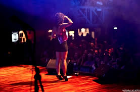 Página inicial ► hip hop/rap ► flora matos. Mc Flora Matos Atitude Feminina Com Gingado Brasileiro Vilamulher