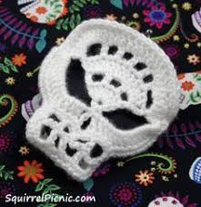 Totenkopf tuch häkelanleitung gratis pdf woolpedia liebevolle skull shawldöskallesjal pattern by kungen och majkis crochet motivtuch totenkopf dreiecktuch. 8 Totenkopfe Hakeln Ideen Hakeln Skull Hakeln Hakelmuster