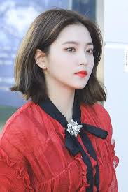 15 Female Idols Who Prove Short Hair Is Beautiful Koreaboo Short Hair Styles Red Hair With Bangs Kpop Short Hair