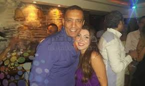 مذيعة شابة تقدم برنامج ست الحسن على قناة اون تى فى وقد بدأت مشوارها الاعلامى كمراسة تلفزيونية ثم قدمت برنامج على قناة اون تى فى لايف منذ عام 2011 اسمه من جديد وتقدم الان برنامج ست الحسن على قناة اون تى فى وهو برنامج يهتم بالمرأة المصرية. ØµÙˆØ± Ø§Ù„Ø§Ø¹Ù„Ø§Ù…ÙŠ Ø®Ø§Ù„Ø¯ ØµÙ„Ø§Ø­ ØµÙˆØ± Ø§Ù„Ø§Ø¹Ù„Ø§Ù…ÙŠØ© Ø´Ø±ÙŠÙ‡Ø§Ù† Ø§Ø¨Ùˆ Ø§Ù„Ø­Ø³Ù† Ø§Ù„Ø¥Ø¨Ø¯Ø§Ø¹ Ø§Ù„ÙØ¶Ø§Ø¦ÙŠ