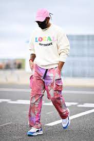 Check spelling or type a new query. Lewis Hamilton Tragt Den Gute Laune Pullover Der Stunde Gq Germany