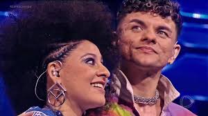 Tammy Santos mostra identidade e presença de palco ao interpretar Elis  Regina