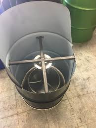 Oil Drum Seat Oil Drum Table Oil Drum Furniture From Recycled Oil Drums Yes It S Cool But It S Also A Lot O Tambor De Metal Tonel Decoracao Tambor De Ferro