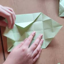 Origami ist eine sehr alte japanische kunstform. Origami Lerne Wie Du Eine Schachtel Faltest Online Ganztag