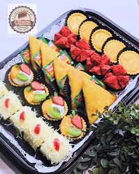 Cinta Cakes Bakery Bjonegoro Di Instagram Kue Nampan Made By Order Info Order Wa Sms 085330321090 Bbm 58283 Makanan Makanan Dan Minuman Nampan