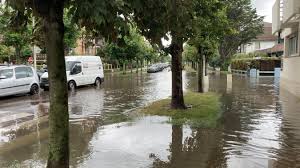 Les crues et les inondations menacent toujours mercredi une partie de la france où 23 départements sont encore en vigilance orange. Des Pluies Orageuses Provoquent D Importantes Inondations Au Touquet Paris Plage Video