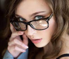 かけるとき 手を抜いていない 眼鏡だからこそ可愛くなれる眼鏡メイクの魔法 眼鏡 メイク 眼鏡 女子 メガネ女子