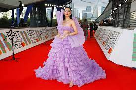 Photos from the red carpet. Zki1hn44iqcowm