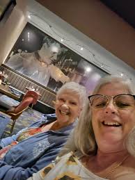 What salons in Sedalia offer affordable violet short hair transformations?