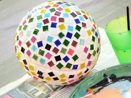 Die lichtreflexion und die optische raumvergrößerung durch das einsetzen von spiegeln stellt eine vorteilhafte wandgestaltung dar. Mosaik Basteln Anleitung Und Ideen Mit Mosaiken