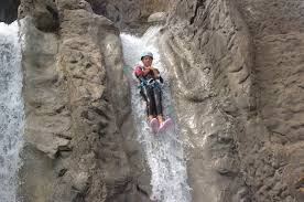 Informations sur l'ensemble des activités, hébergements, loisirs culturels et domaines skiables pyrénéens. Canyoning Park Parc Aquatique Canyoning A Argeles Sur Mer 66