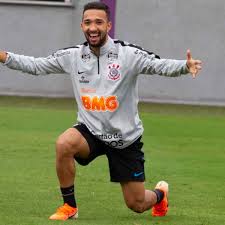 21' bragantino player artur strikes the shot off target, ball is cleared by the. Bahia Anuncia A Contratacao De Clayson Ex Corinthians