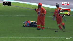 Vídeo: Rueda acerta traseira de Dettwiler em acidente assustador antes da largada da Moto3 na Malásia — MotoGP