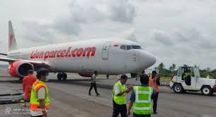 Search any flight routes, compare prices with other. Lion Air Gagal Mendarat Di Bandara Supadio Pontianak Dialihkan Ke Batam Suara Batam