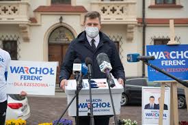 Wiceminister sprawiedliwości marcin warchoł, którego zauważono w rzeszowie bez maseczki, twierdzi, że nie złamał prawa. Marcin Warchol Zakonczyl Zbiorke Podpisow Nie Staly Za Mna Wielkie Machiny Partyjne