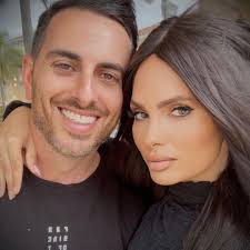 Danielle T💋 (@fabfam7)