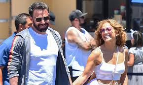A source recently told people that jennifer and ben had kept in touch every day following their time away together, while another said: Jennifer Lopez And Ben Affleck Go Mansion Hunting In La
