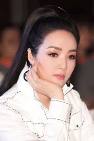 Hoa hậu Đền Hùng Giáng My đẹp rực rỡ trong sắc trắng