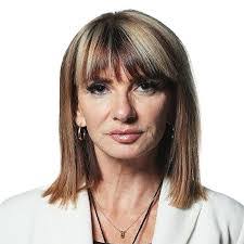 Anne Elsey's Instagram, Twitter & Facebook