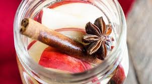 Lihat juga resep infused water kurma, jahe, kunyit enak lainnya. Jadi Langsing Cuma Dengan Infused Water Apel Dan Kayu Manis Lifestyle Fimela Com